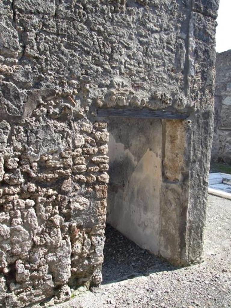 VI.14.20 Pompeii. March 2009. Doorway to room 7, in east wall of ala room 6.