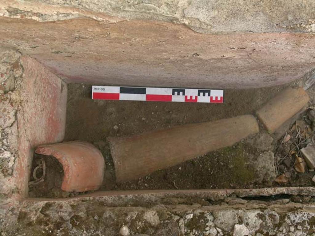 VI.14.22 Pompeii. June 2006. Room 12, terracotta with lead piping in north-west corner of peristyle. Photo courtesy of Nicolas Monteix.
