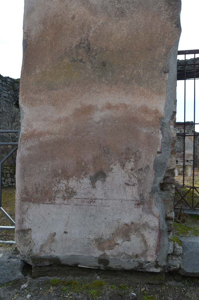 VI.14.22 Pompeii. March 2018. 
South side of entrance doorway, detail from front façade on pilaster, with VI.14.21, on left.
Foto Taylor Lauritsen, ERC Grant 681269 DÉCOR.


