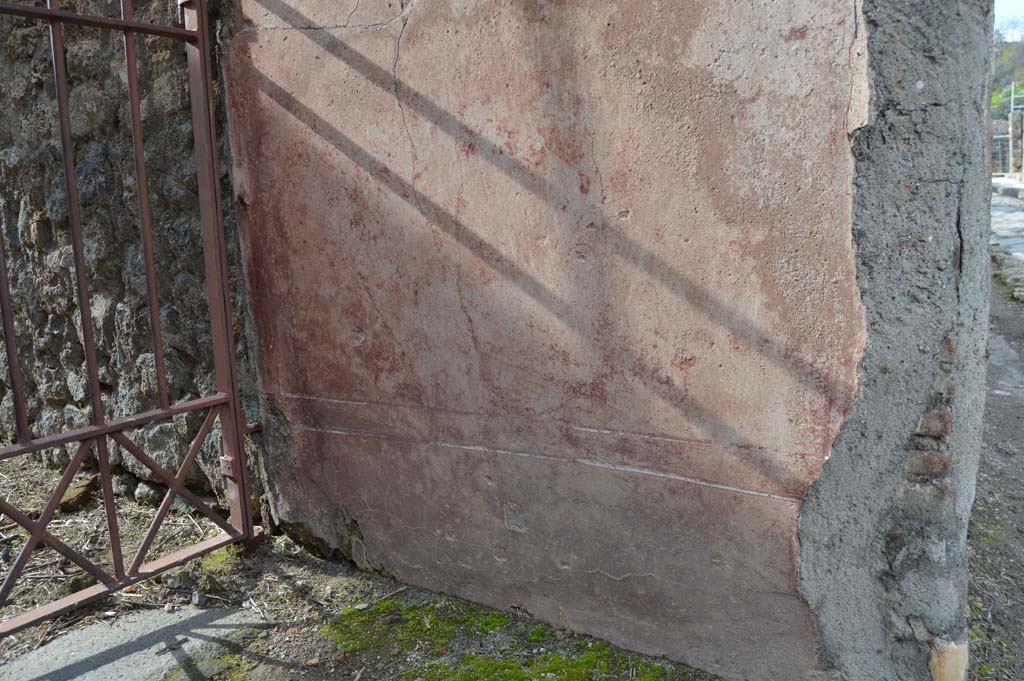 VI.14.22 Pompeii. March 2018. Looking towards detail of plaster on north side of entrance doorway.
Foto Taylor Lauritsen, ERC Grant 681269 DÉCOR.

