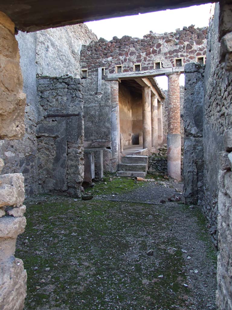 VI.14.22 Fullonica of Balbinus.  December 2007.  Room 1.  Atrium.  Looking west along south side and doorways to rooms 2, 3 and 4.