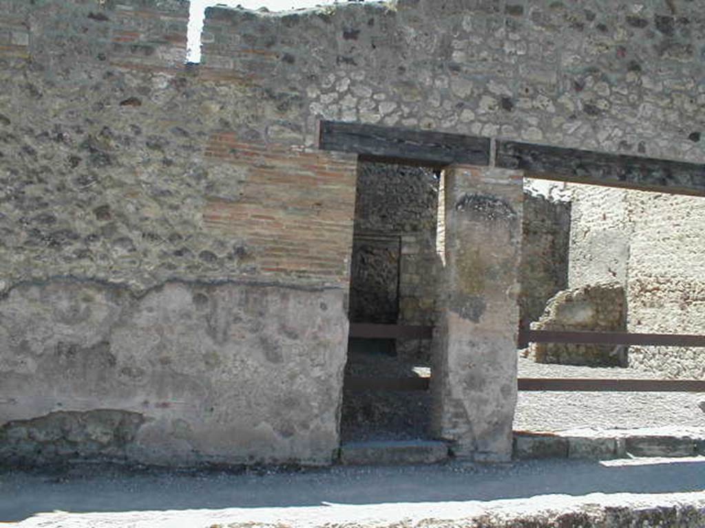 VI.14.23 Pompeii. May 2005. Looking west to entrance doorway. 