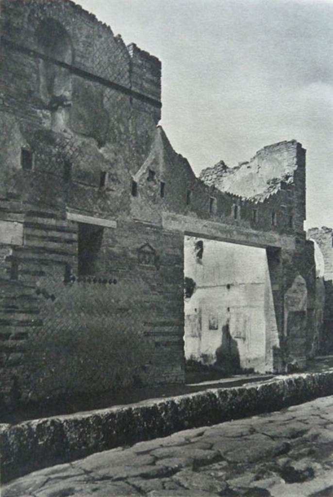 VI.14.28 Pompeii. Old undated photograph. View showing upper floor and wall paintings in situ.