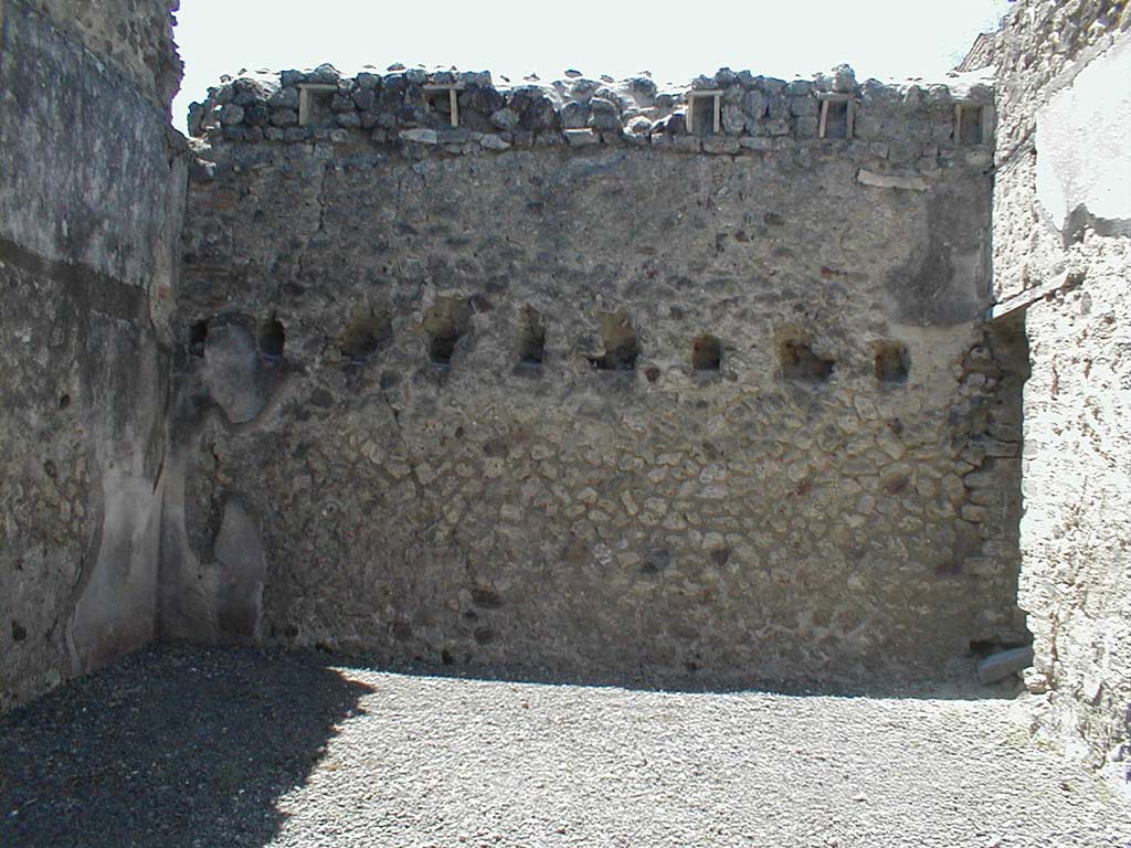 VI.14.28 Pompeii.  December 2006. South wall.
