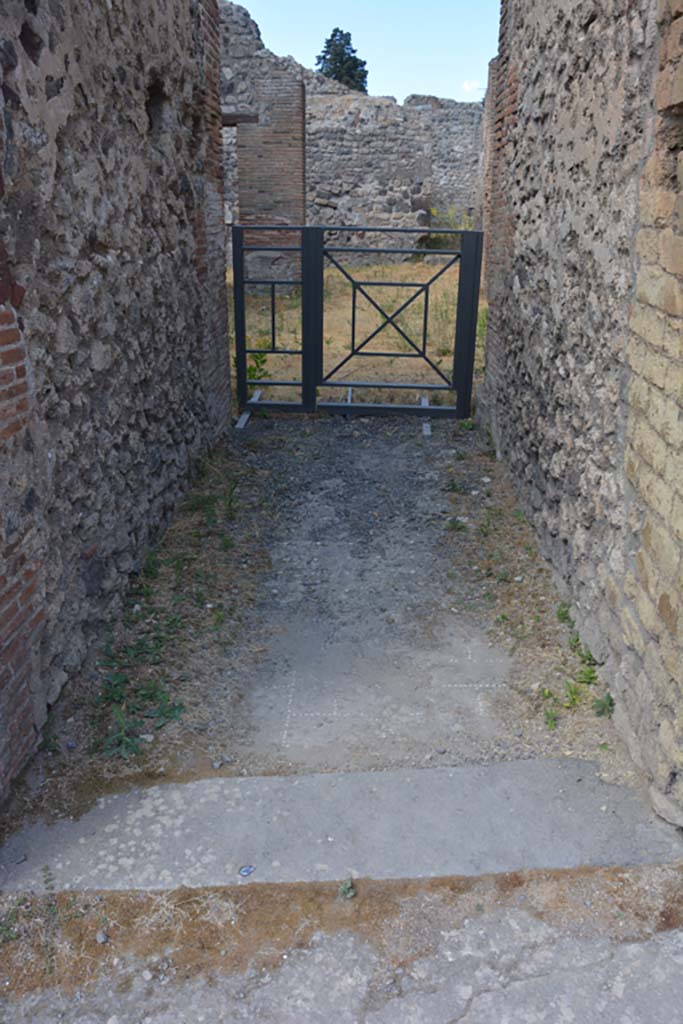 VI.14.30 Pompeii. December 2005. Entrance.