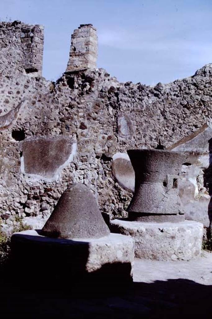 VI.14.32 Pompeii. May 2015. Detail of mills. Photo courtesy of Buzz Ferebee. 

