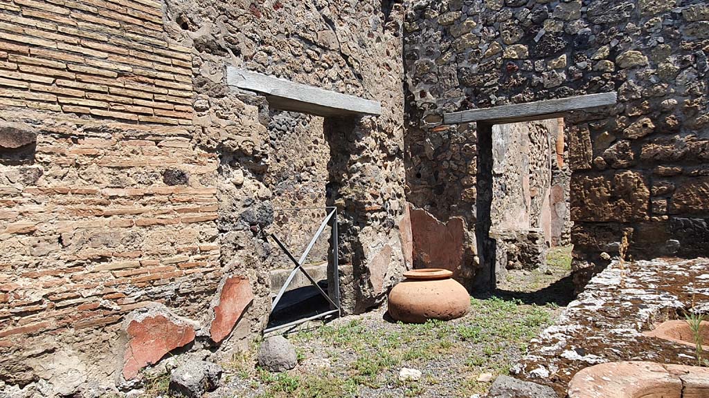 VI.14.36 Pompeii. December 2007. Entrance doorway on east side of Vicolo dei Vettii.  