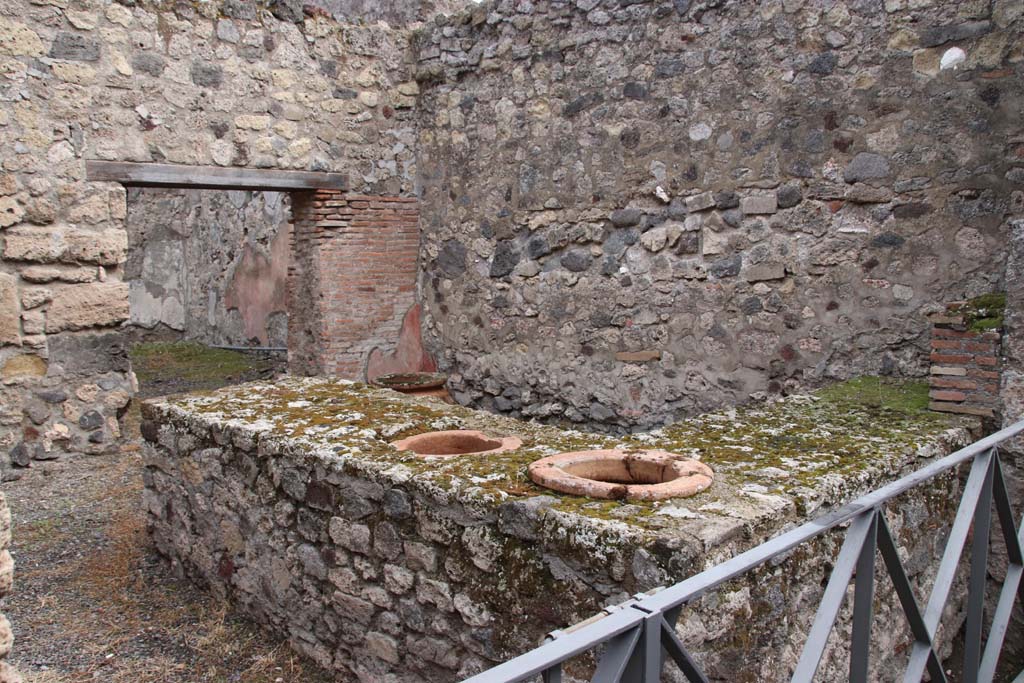 VI.14.36 Pompeii. October 2017. South-west corner of rear of counter, remaining painted plaster. 
Foto Taylor Lauritsen, ERC Grant 681269 DÉCOR.
