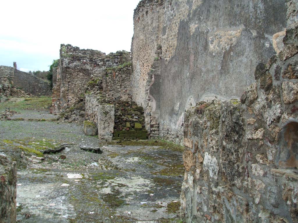 VI.14.39 Pompeii. December 2004. Looking east from entrance doorway, across atrium and tablinum, garden area, and exedra at the very rear overlooking the garden. 
According to Garcia y Garcia, the same bomb that damaged the previous house also brought down this one. It now appears completely ruined. The dividing wall between VI.14.38 and 39 does not exist anymore. Of the two staircases, one going up to the first floor, the other going down to the basement, no traces remain. The IV Style painted plaster also perished.  See Garcia y Garcia, L., 2006. Danni di guerra a Pompei. Rome: L’Erma di Bretschneider. (p.93-4, incl. photos by Tatiana Warscher). (One of the photos, Fig. 200, shows a view, looking north-east across the atrium, showing the north wall and doorway to the corridor, neither of which exist anymore). 