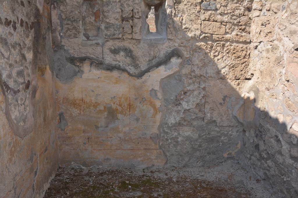 VI.14.40 Pompeii. December 2007. Doorway to corridor on north side of tablinum, which leads to rear rooms and garden.