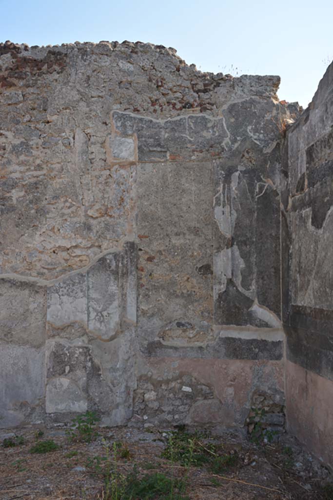 VI.14.43 Pompeii. September 2019. East wall in south-east corner.
Foto Annette Haug, ERC Grant 681269 DÉCOR.
