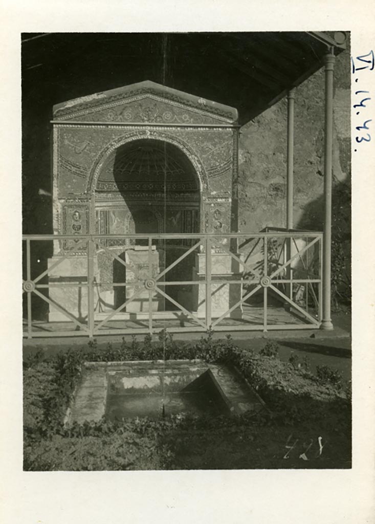 VI.14.43 Pompeii. Pre-1937-39. Room 14, looking east to mosaic fountain in garden area.  
Photo courtesy of American Academy in Rome, Photographic Archive. Warsher collection no. 428.
