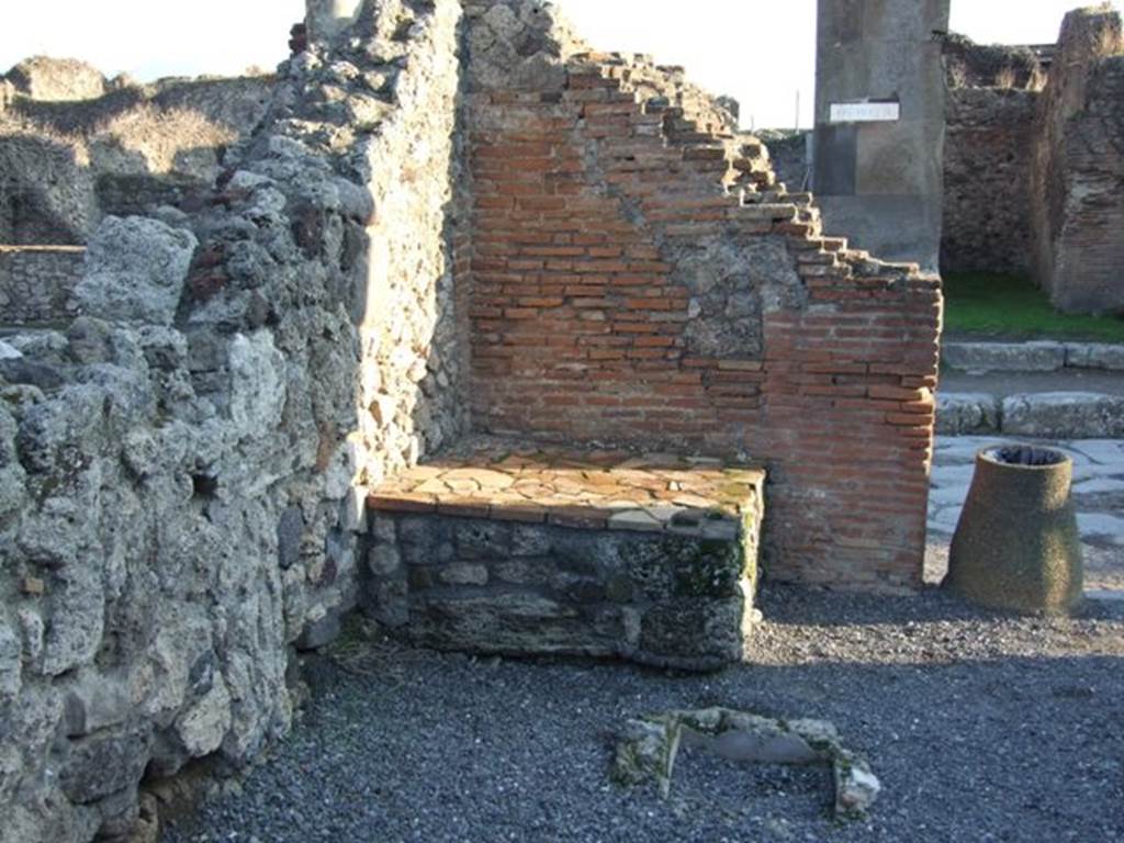 VI.14.44 Pompeii. December 2007. Looking south towards entrance at VI.14.1.