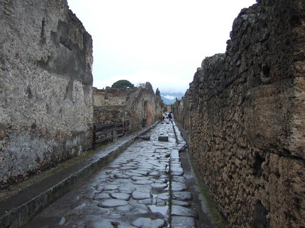 VI.13 Pompeii. December 2005.  Vicolo dei Vettii,  looking north.    VI.14.44