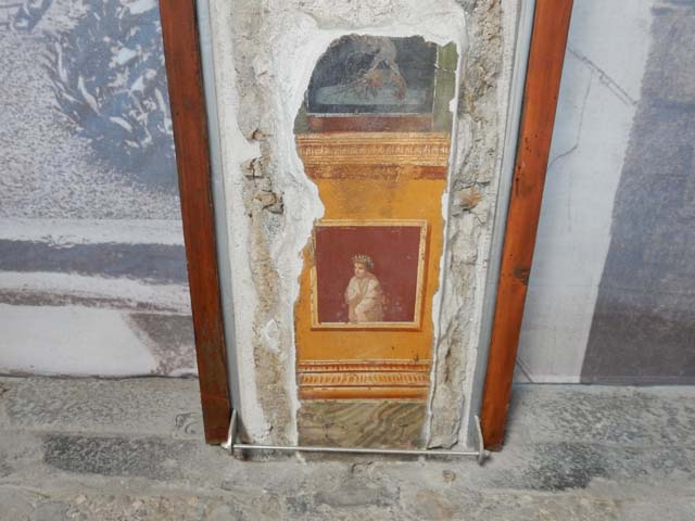 VI.15.1 Pompeii. May 2017. Detail of impluvium in atrium. Photo courtesy of Buzz Ferebee.