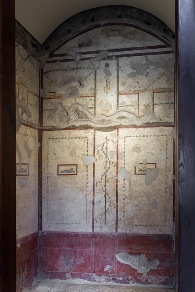 VI.15.1 Pompeii. May 2017. Looking east through doorway of bedroom in north-east corner of atrium.
Photo courtesy of Buzz Ferebee.
