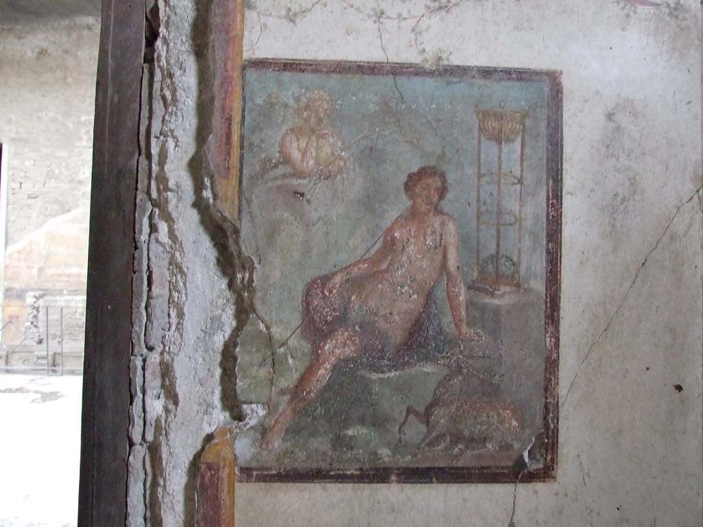 VI.15.1 Pompeii. May 2017. Decorative medallion from east wall. Photo courtesy of Buzz Ferebee.