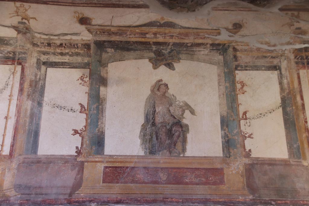 VI.15.1 Pompeii. October 2023. 
Painted figure of Leda and the Swan from centre of upper south wall of oecus. Photo courtesy of Klaus Heese.
