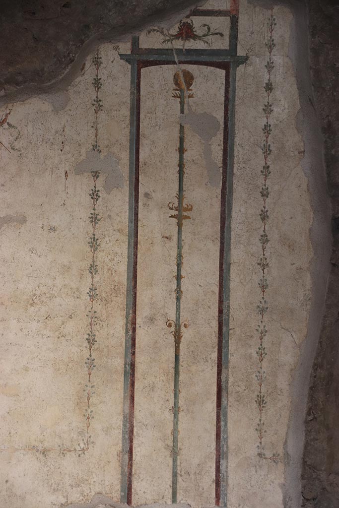 VI.15.1 Pompeii. October 2024. 
Room (f), painted candelabrum in centre of south wall. Photo courtesy of Klaus Heese.
