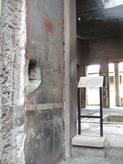 VI.15.1 Pompeii. December 2018. 
North-west corner of vestibule. Photo courtesy of Aude Durand.
