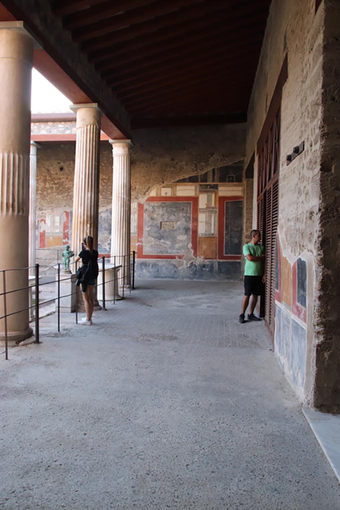 VI.15.1 Pompeii. October 2023. Looking west along north portico. Photo courtesy of Klaus Heese.