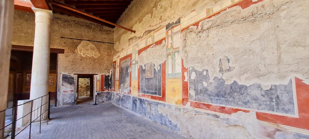 VI.15.1 Pompeii. December 2006. Doorway to room in south-east corner of peristyle.