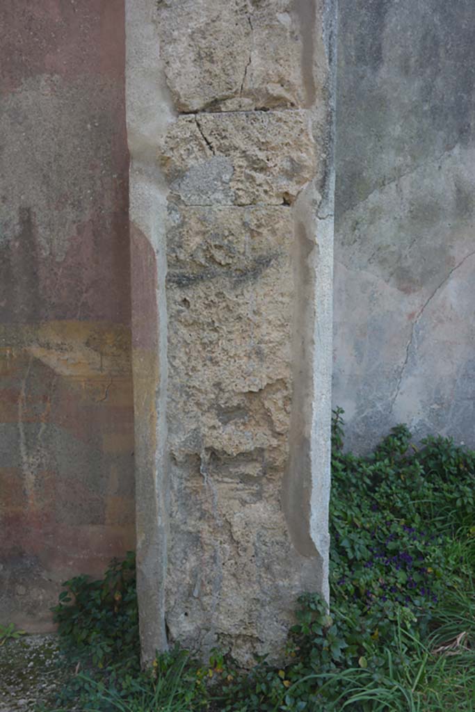 VI 15 5 Pompeii. March 2019. Oecus/triclinium 8, south side of doorway.
Foto Annette Haug, ERC Grant 681269 DCOR.
