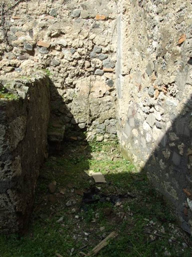 VI.15.6 Pompeii. July 2008. Looking north in latrine. Photo courtesy of Barry Hobson.