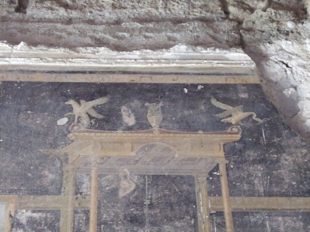 VI.15.6 Pompeii. March 2009. Room 15, detail of architectural wall painting with swan and griffin from north wall of triclinium.  