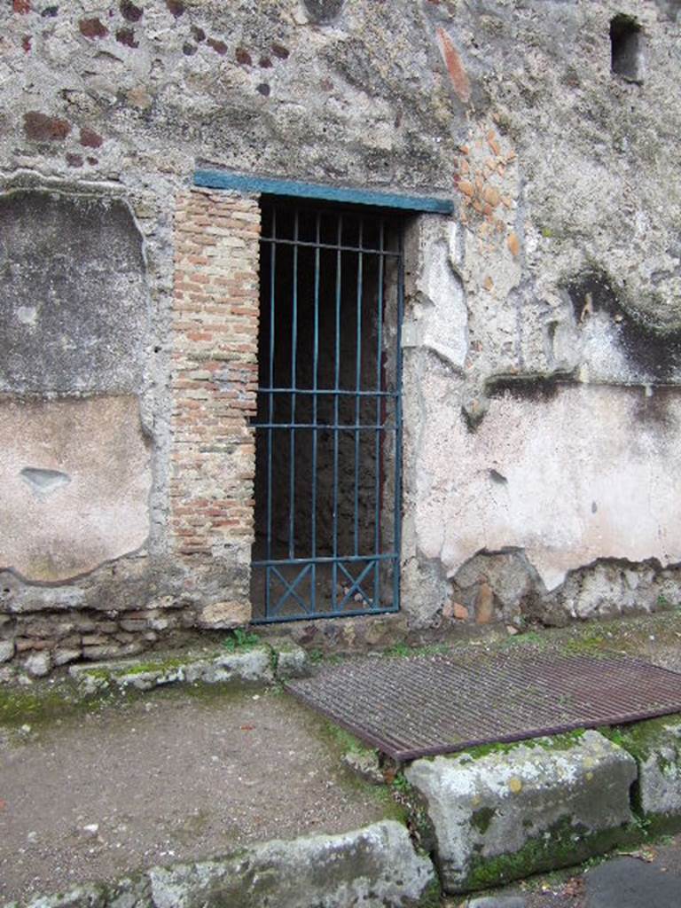 VI.15.7 Pompeii. December 2005. Entrance doorway.
