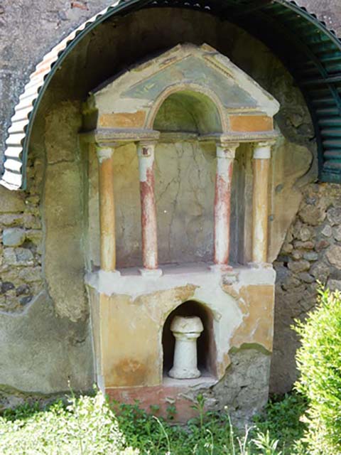 VI.15.8 Pompeii. May 2015.  Household shrine in the garden on the west side of the portico. Photo courtesy of Buzz Ferebee.
