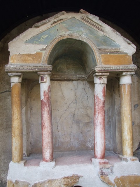 VI.15.8 Pompeii.  Painted columns and pediment on household shrine in the garden.