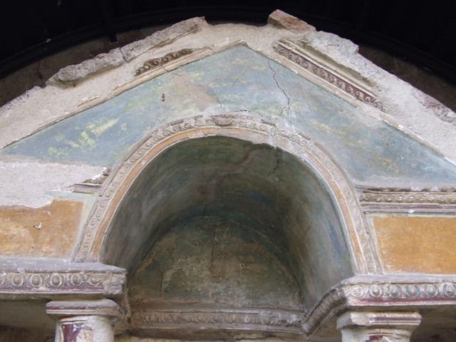 VI.15.8 Pompeii. December 2007. Detail of pediment and stucco on household shrine in the garden.
