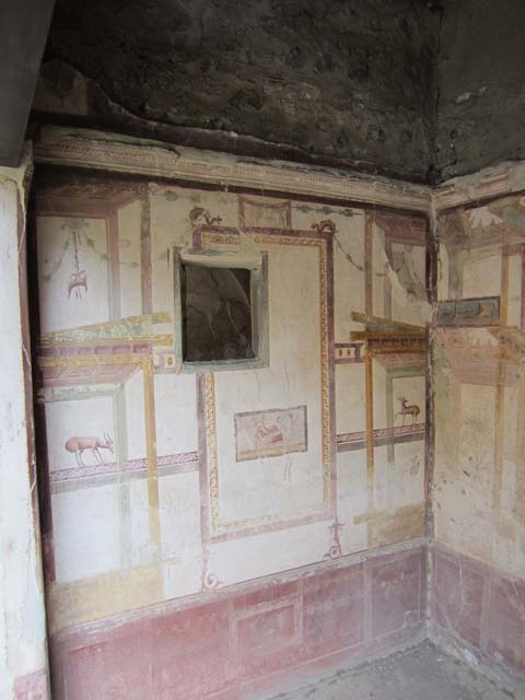 VI.15.8 Pompeii. May 2015. Detail of stucco in upper south-east corner. Photo courtesy of Buzz Ferebee
