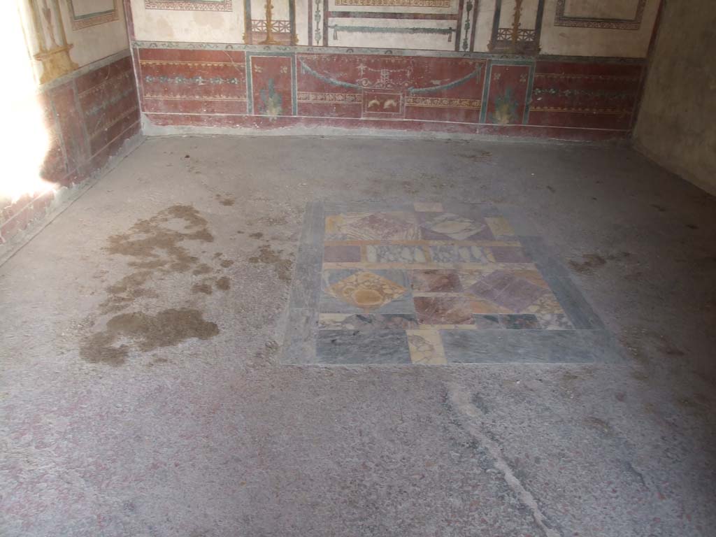 VI.15.8 Pompeii. December 2007. Decorative marble inlaid floor panel of oecus.
According to NdS, the floor was signinum and had a beautiful rectangle of coloured marble in the middle.
See Notizie degli Scavi di Antichità, March 1898, (p.126)
