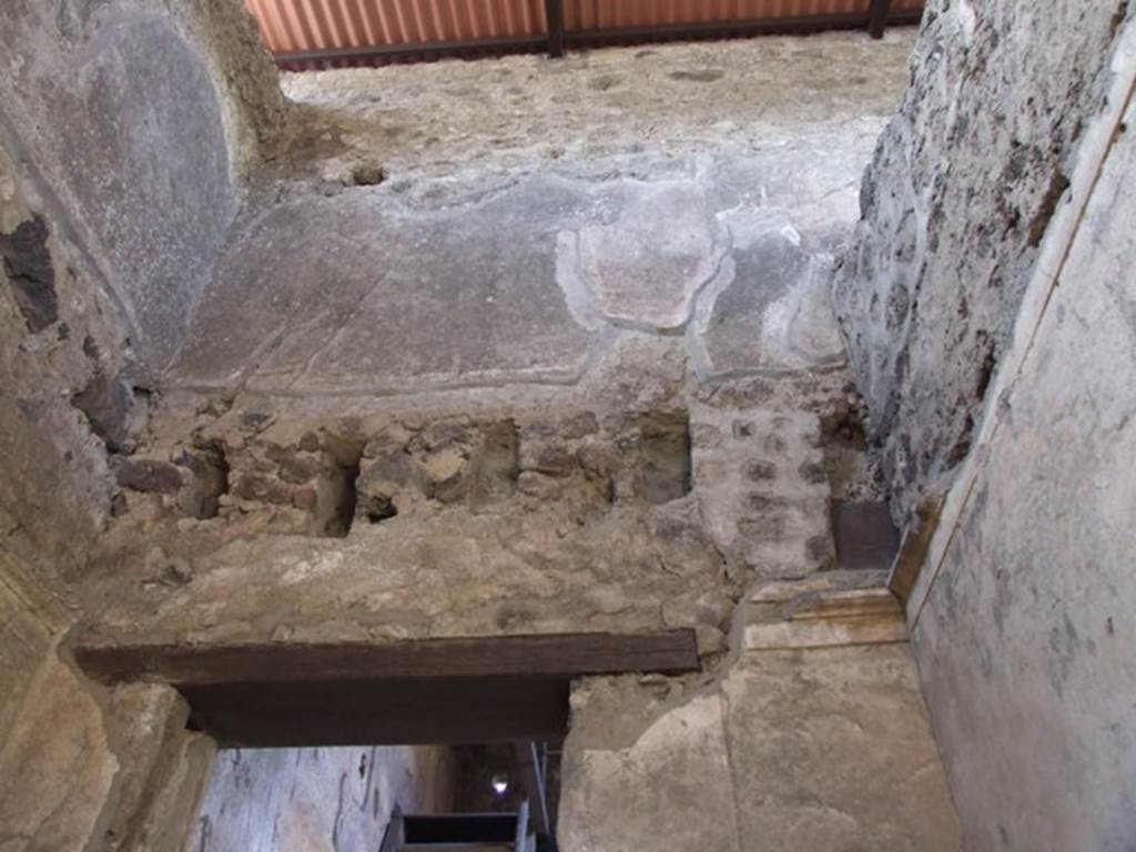 VI.15.9 Pompeii. March 2009. West wall of cubiculum, with doorway into atrium, and remains of upper floor room. Looking west.
