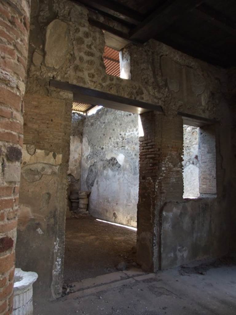 VI.15.9 Pompeii. March 2009. West side of atrium, with doorway to triclinium. According to NdS, the walls of this room were decorated with a white background. This room received light from the window overlooking the atrium. See Notizie degli Scavi, January 1897, (p.39)
