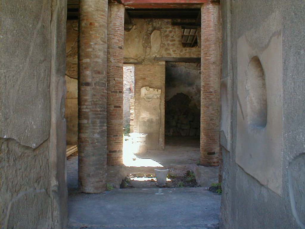VI.15.9 Pompeii. September 2004. Looking west along entrance corridor or fauces. . 
