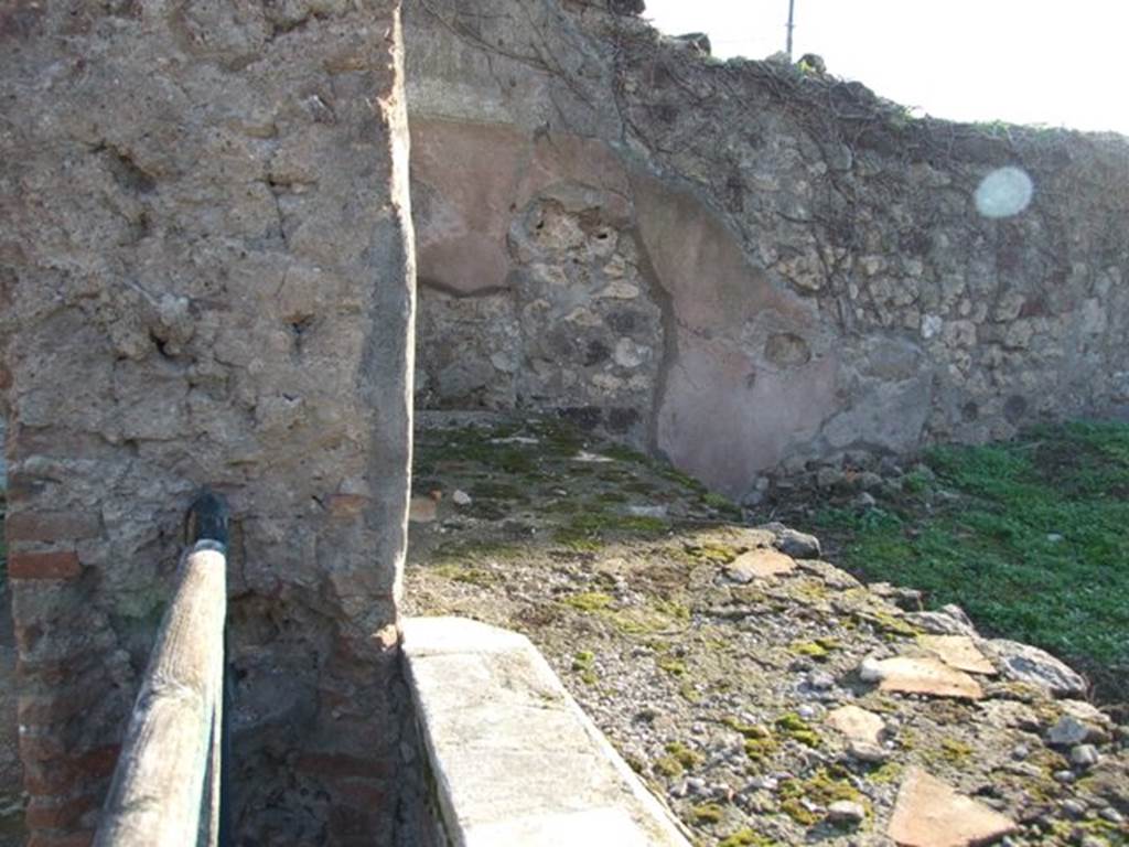 VI.15.16 Pompeii. December 2007. South wall, and counter in south-east corner.