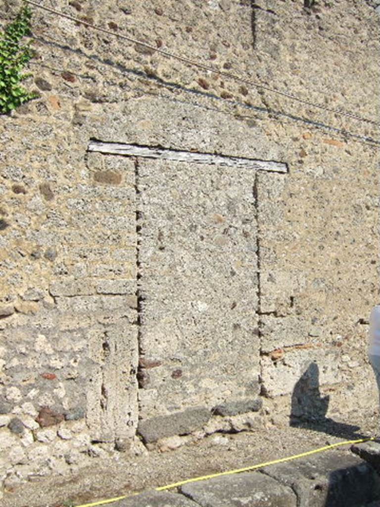 VI.15.24 Pompeii. September 2005. Blocked entrance doorway.