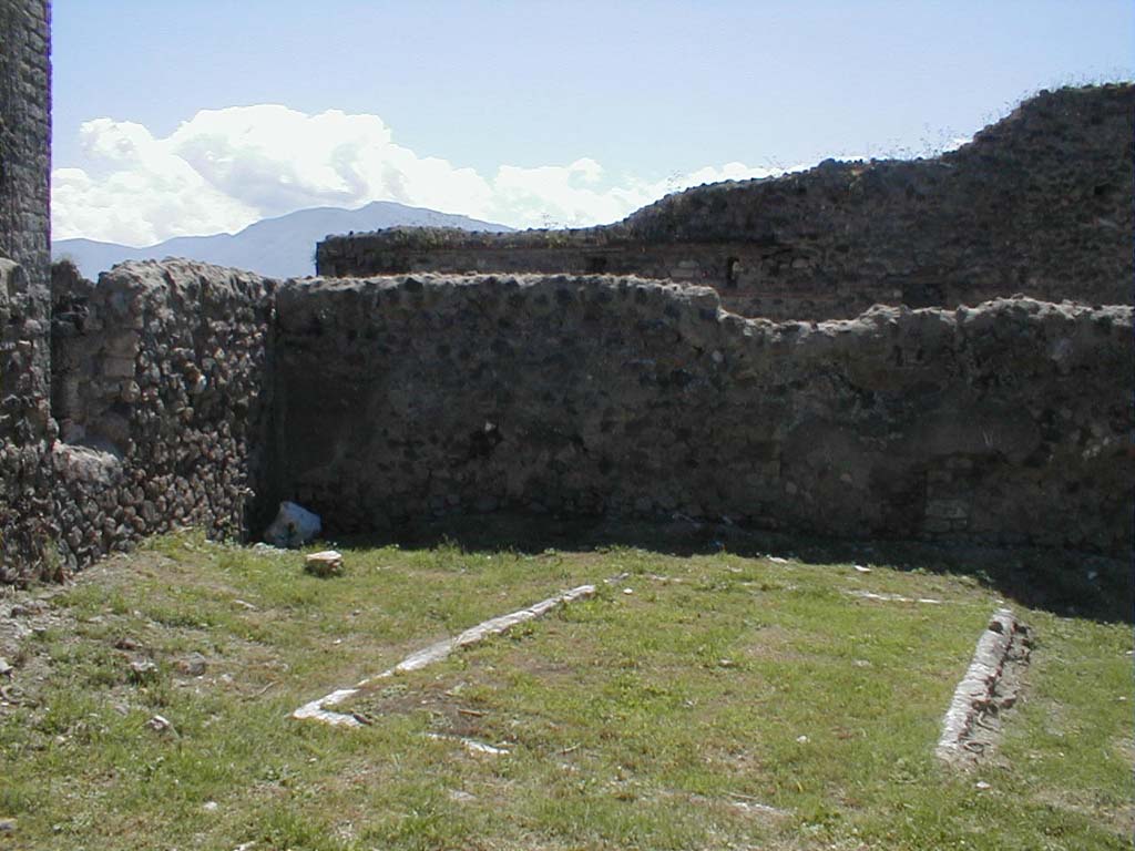 VI.16.4 Pompeii. May 2005. Looking west along north wall, towards VI.16.3.  

