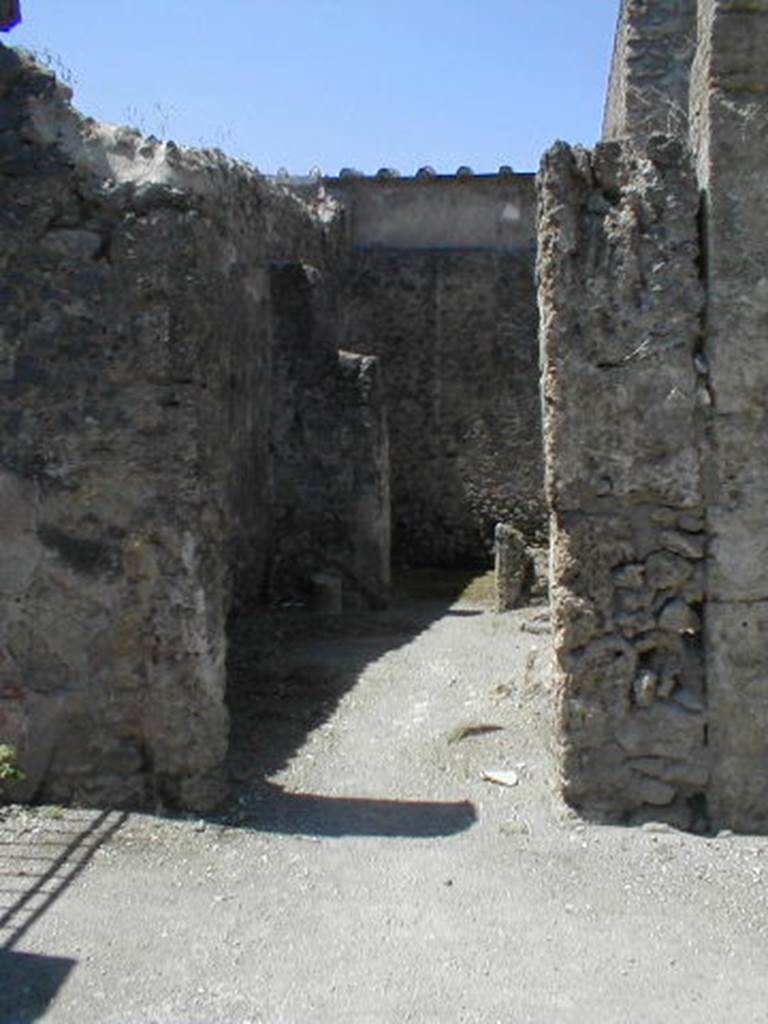 VI.16.5 Pompeii. May 2005. Entrance doorway.