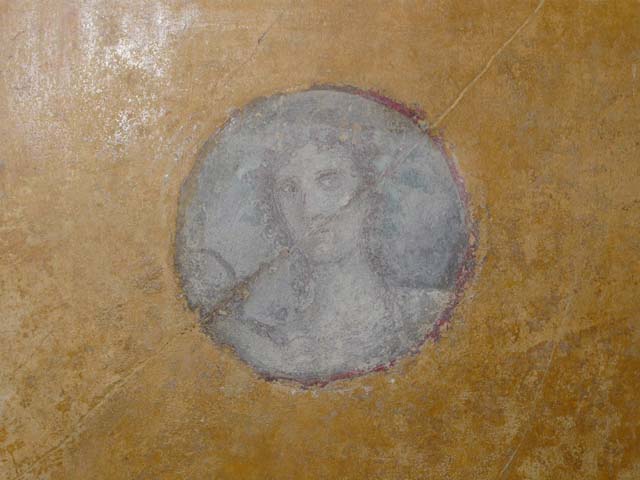 VI.16.7 Pompeii. May 2006. Room R, painted medallion on west end of south wall.