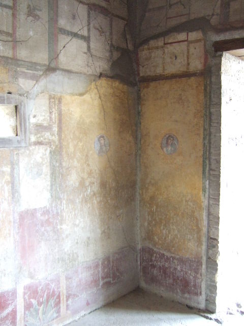 VI.16.7 Pompeii. May 2006. Room R, vaulted painted ceiling.