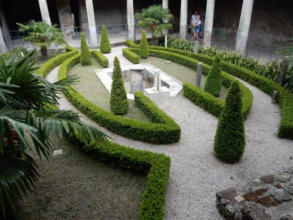 VI.16.7 Pompeii. May 2016. Peristyle garden F, looking south-east. Photo courtesy of Buzz Ferebee.
