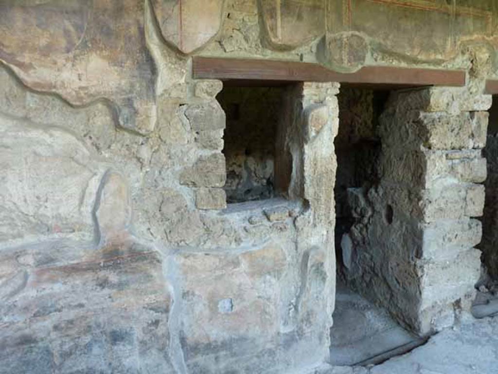 VI.16.7 Pompeii. May 2010. Window and doorway to room L, a small room or cupboard, on north side of portico.