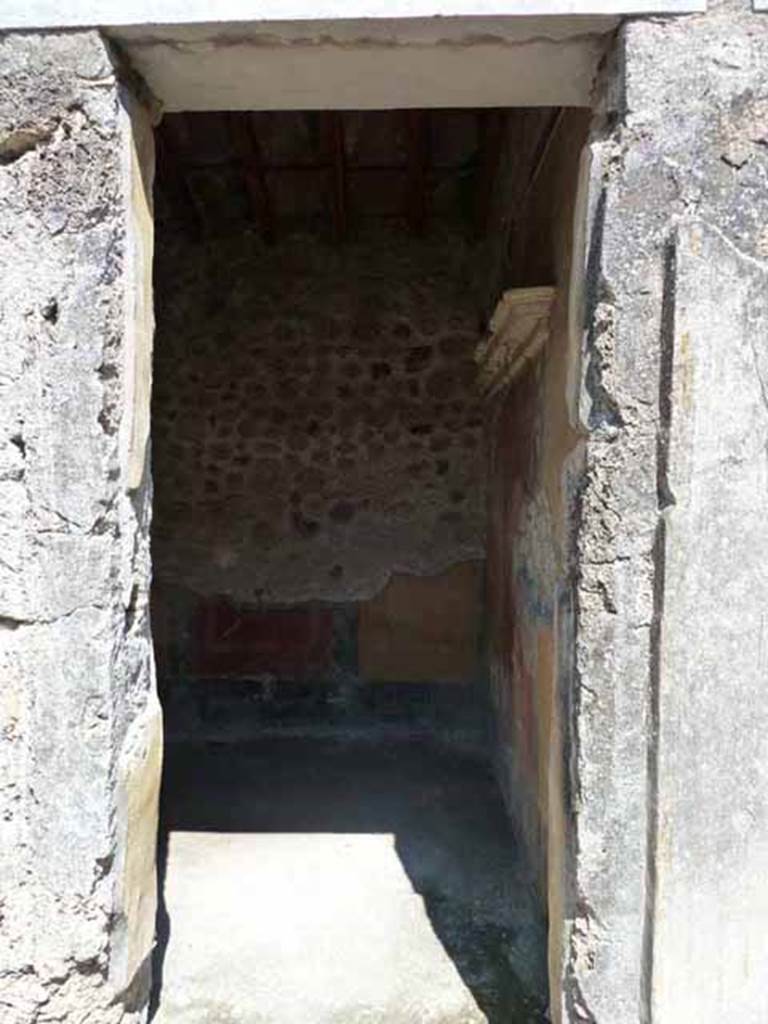 VI.16.7 Pompeii. May 2010. Doorway to room C, on north side of entrance.