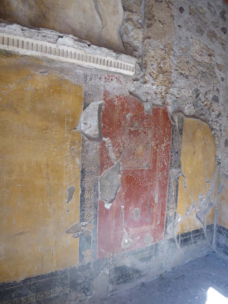 VI.16.7 Pompeii. May 2006. Room C, south wall with First style denticulated cornice.