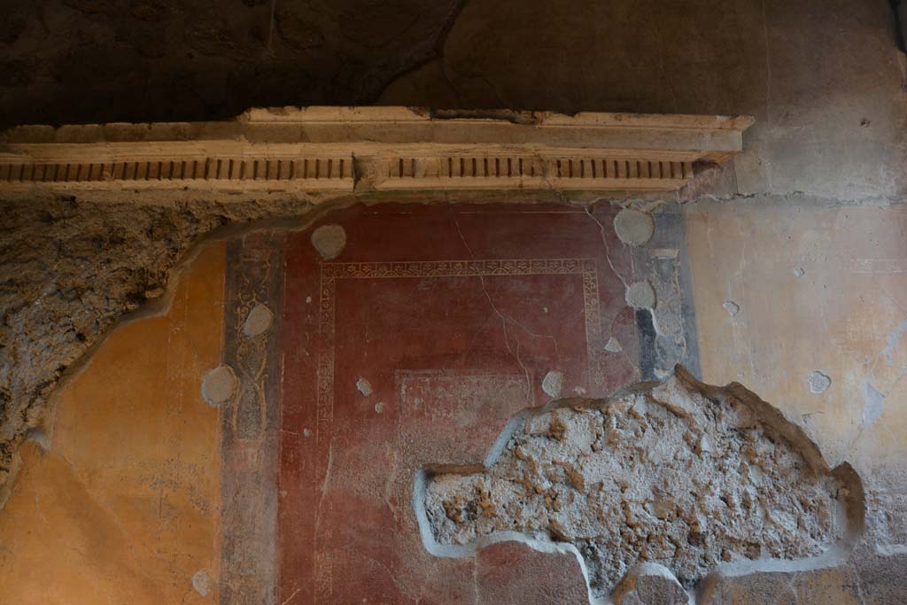 VI.16.7 Pompeii. March 2019. Cubiculum C, upper south wall with cornice, after conservation.
Foto Annette Haug, ERC Grant 681269 DÉCOR.

