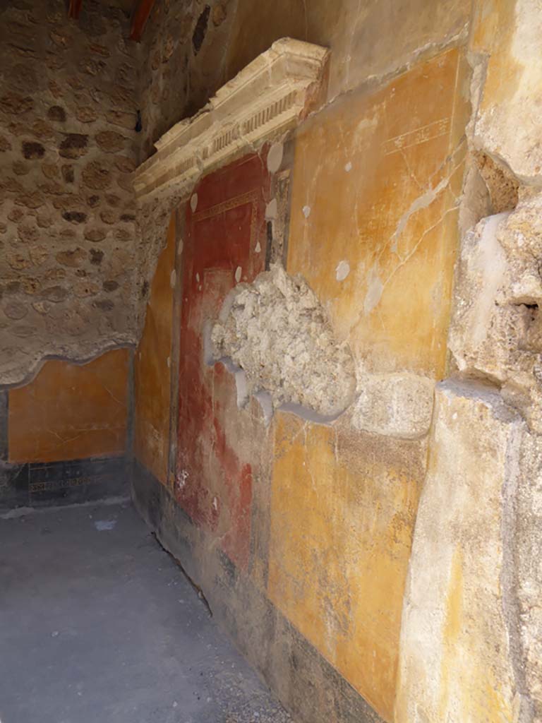 VI.16.7 Pompeii. September 2015. Room C, looking east along south wall from doorway.
Foto Annette Haug, ERC Grant 681269 DÉCOR.

